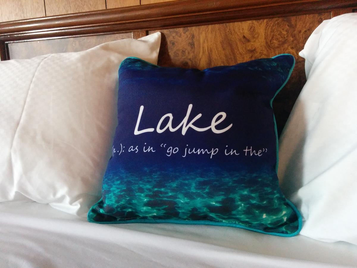 All Tucked Inn Waubaushene Экстерьер фото