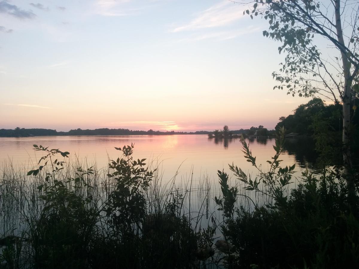 All Tucked Inn Waubaushene Экстерьер фото