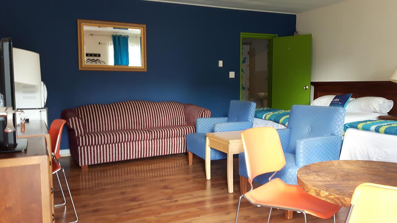 All Tucked Inn Waubaushene Экстерьер фото