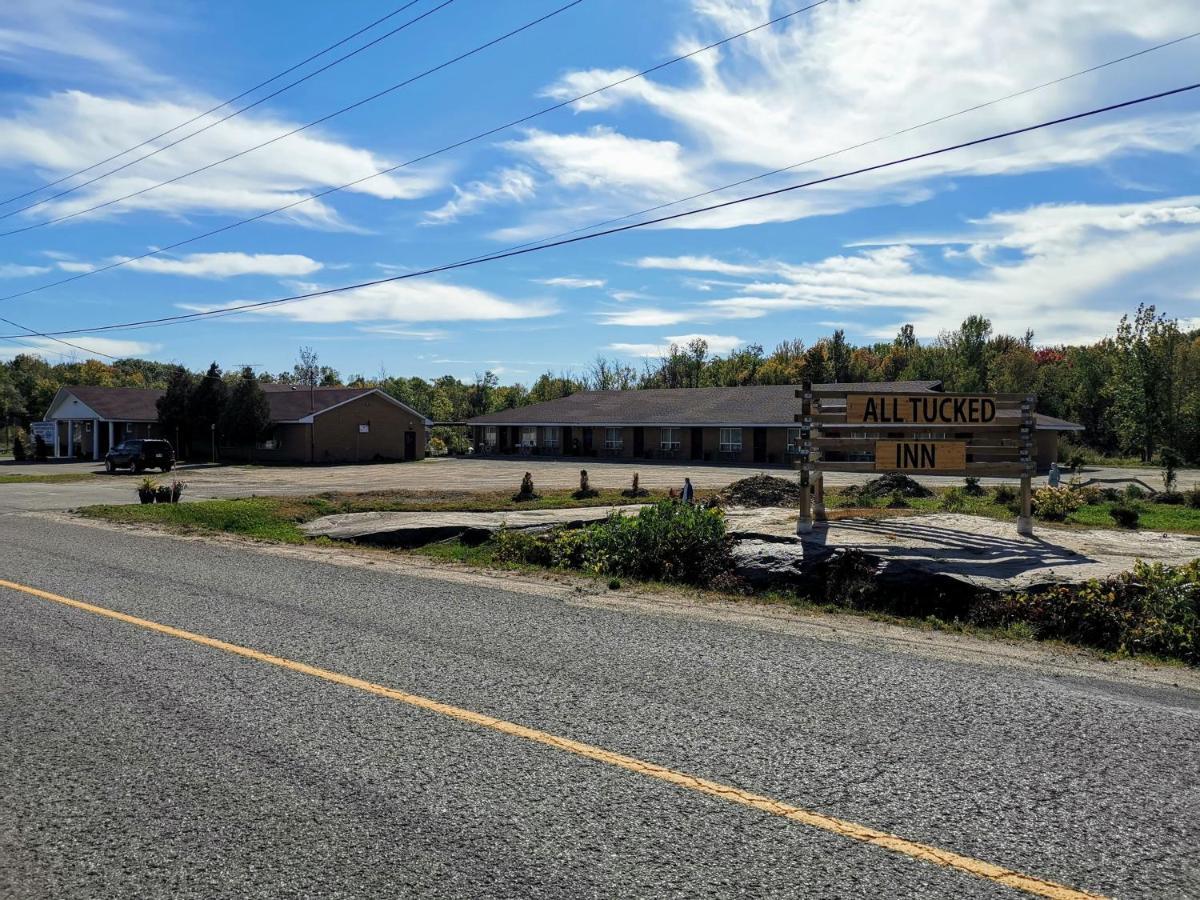 All Tucked Inn Waubaushene Экстерьер фото